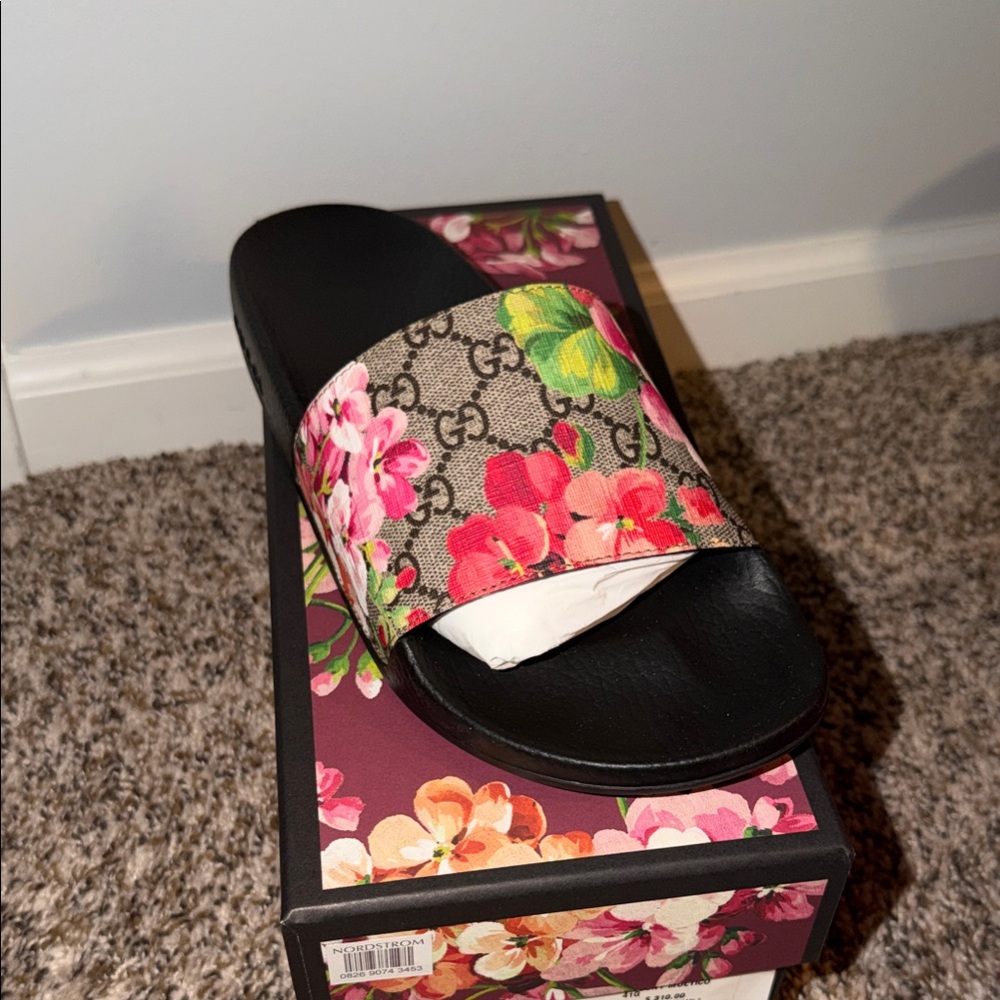 Gucci Women's Floral Slide Sandals - Black and Pink